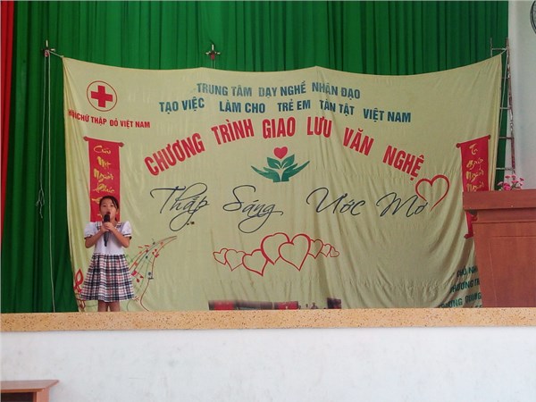 HỌC SINH TRƯỜNG CÙNG GIAO LƯU VĂN NGHỆ